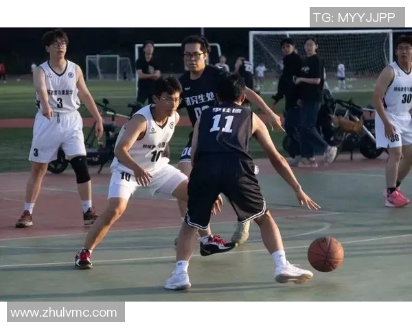 重庆篮球队灵活性创新高引发热议展现出色团队实力与战术创新 重庆篮球队灵活性创新高引发热议展现出色团队实力与战术创新